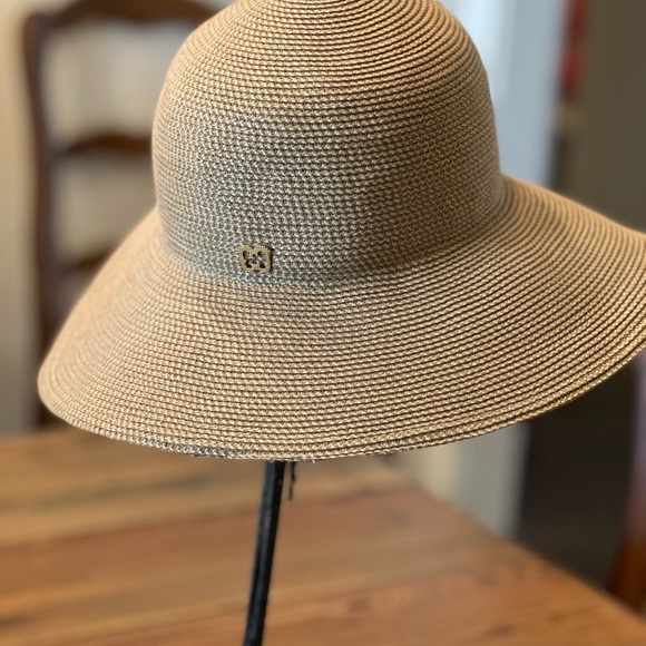Eric Javits Tan Straw Sun Hat with Wide Brim - Picture 2 of 10